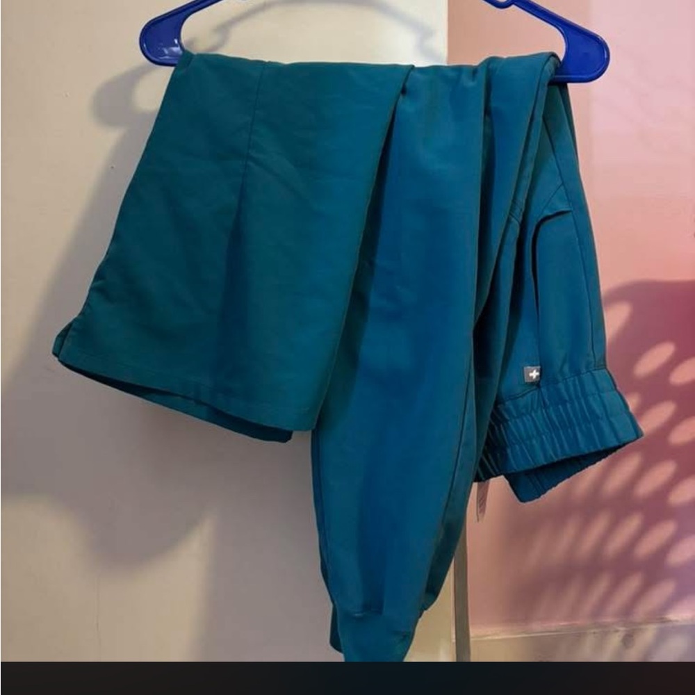 Figs jogger scrub set